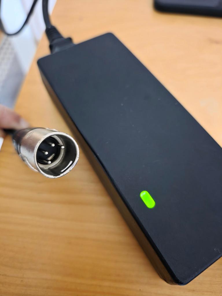 Delta battery charger oplaadkabel acculader 4 pins, Fietsen en Brommers, Ophalen of Verzenden, Zo goed als nieuw