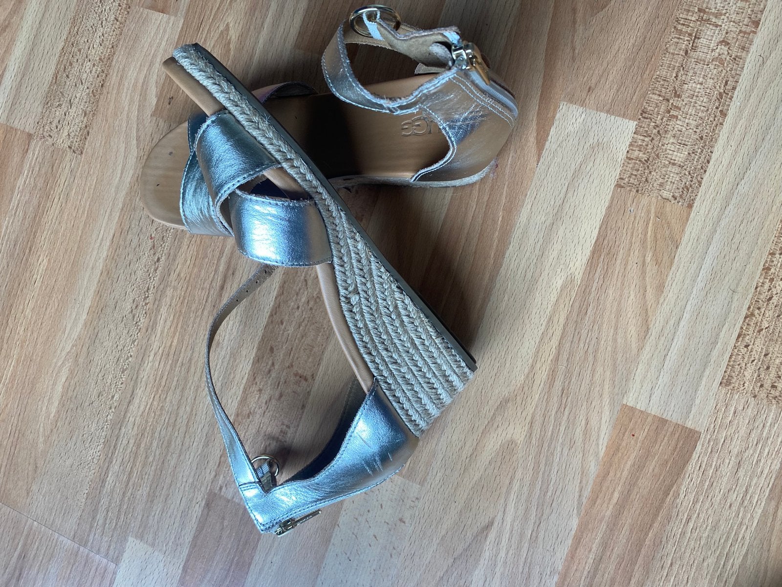 Sandalen UGG, Kleding | Dames, Schoenen, Overige kleuren, Zo goed als nieuw, Sandalen of Muiltjes, Ophalen of Verzenden