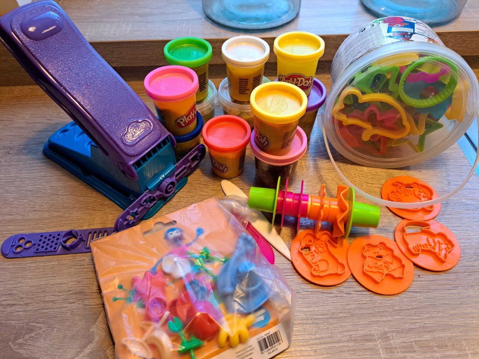 Play-Doh set met pers, klei en uitsteekvormpjes, Ophalen, Gebruikt, Knutselen