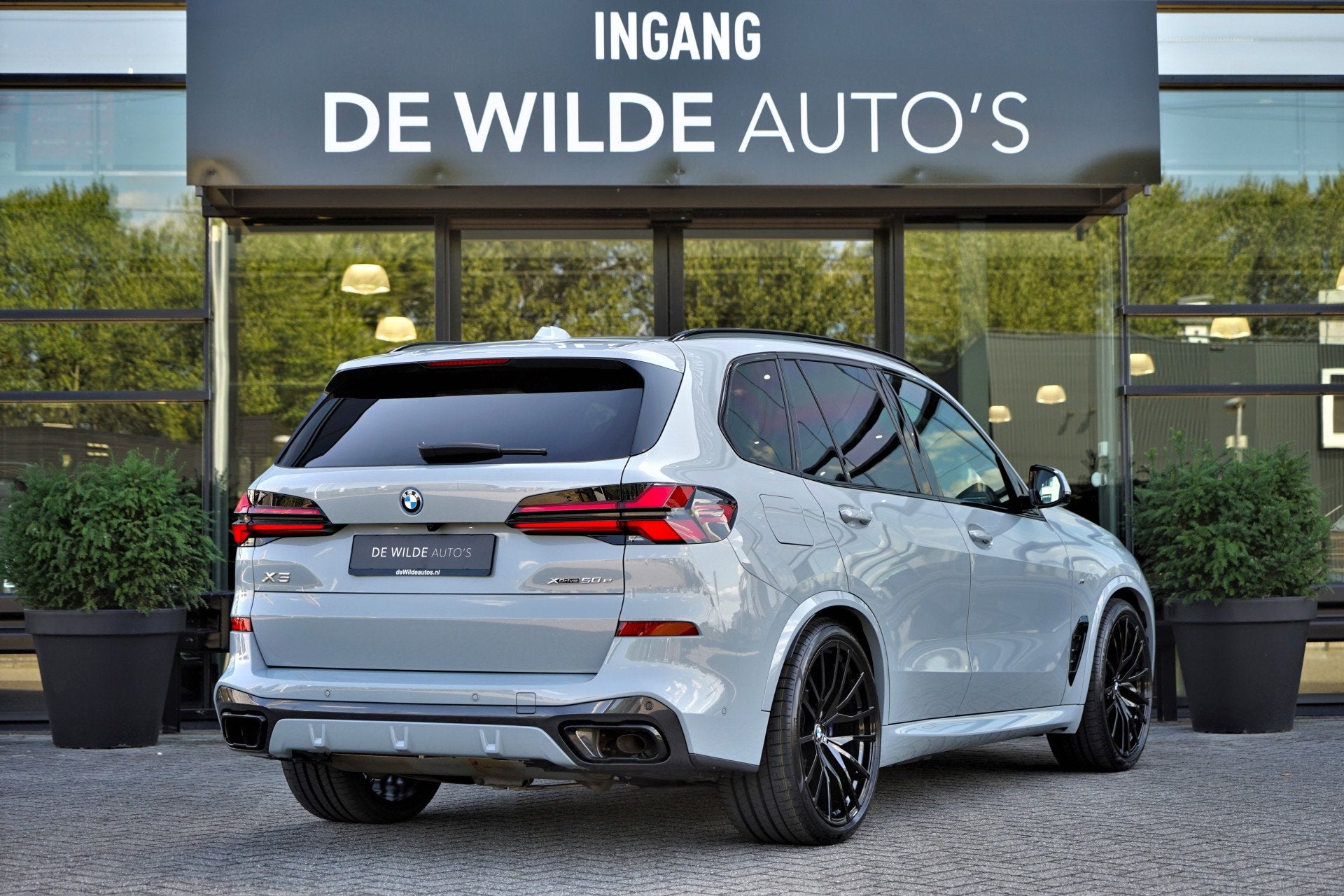 BMW X5 xDrive50e M-sport Pano Trekhaak Massage Stoelventilat, Dealer onderhouden, Gebruikt, 2395 kg, Bedrijf
