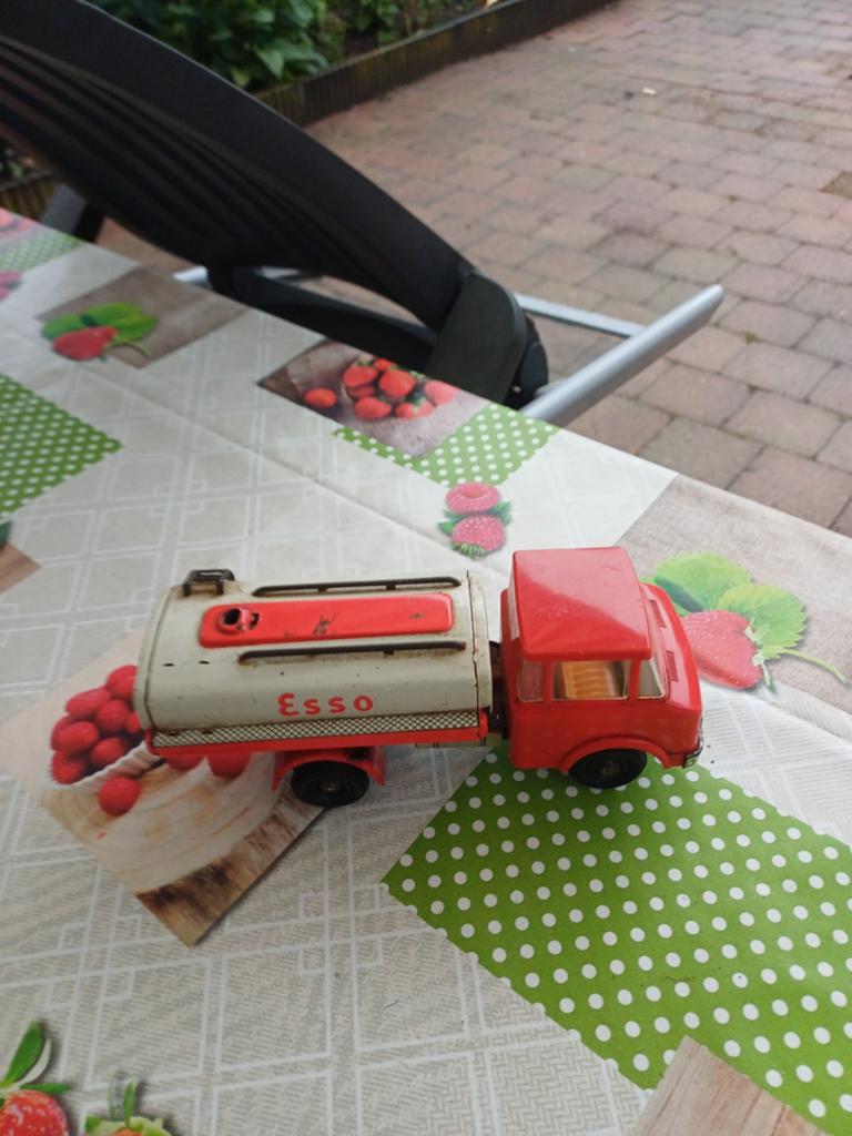 Retro blikken  esso tankwagen nog uit Oost Duitsland, Ophalen of Verzenden, Bus of Vrachtwagen