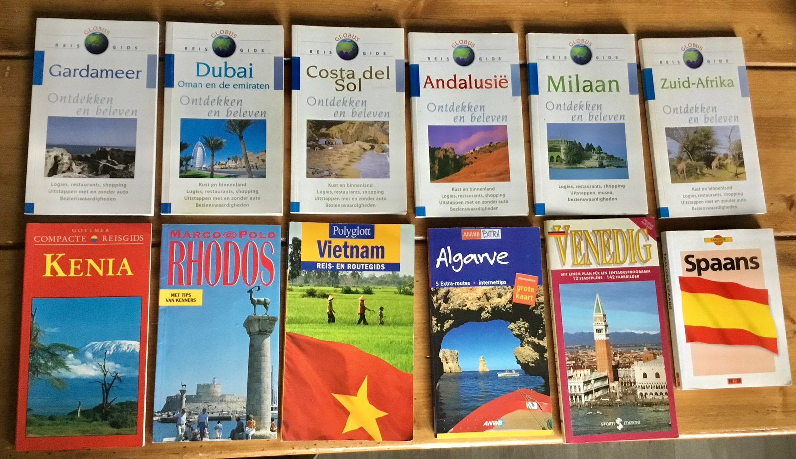11 REISGIDSEN: EN TAALGIDS SPAANS: VIETNAM, KENIA, ENZ., Boeken, Reisgidsen, Ophalen of Verzenden, Reisgids of -boek, Azië, Gelezen