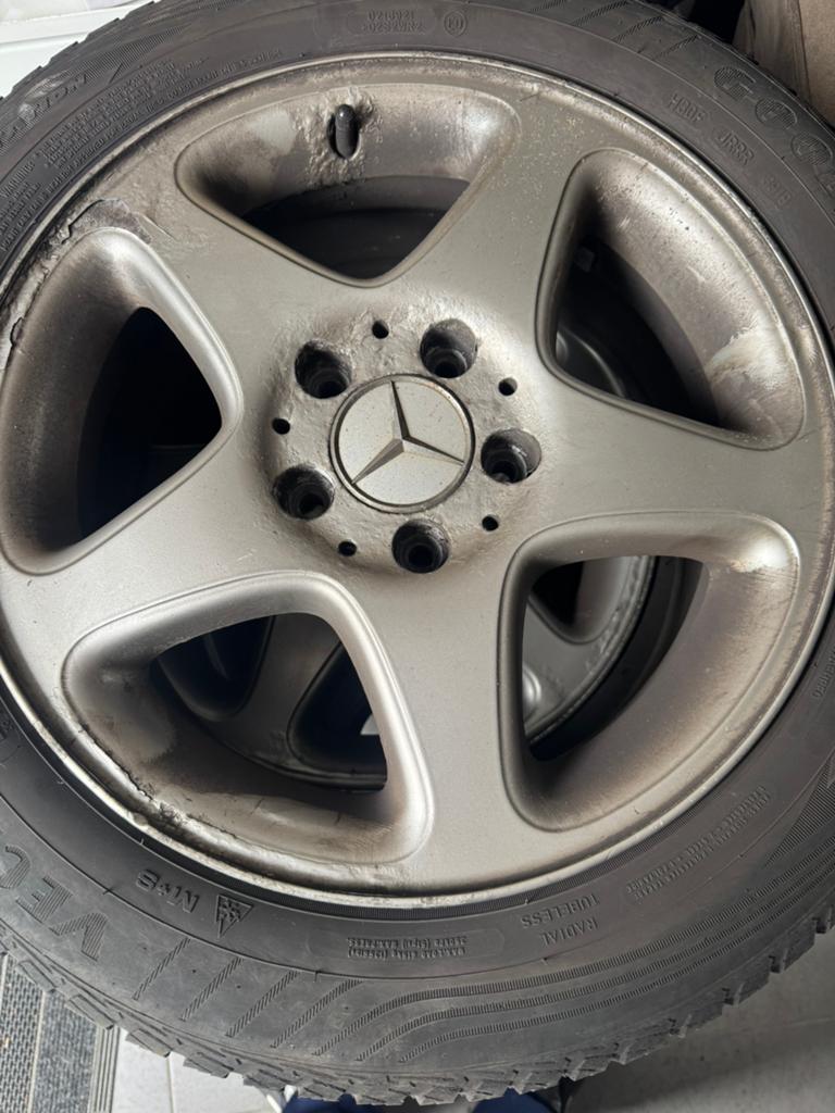 Mercedes W203 velgen met winterbanden, Auto-onderdelen, Banden en Velgen, 16 inch, 205 mm, Winterbanden, Ophalen of Verzenden
