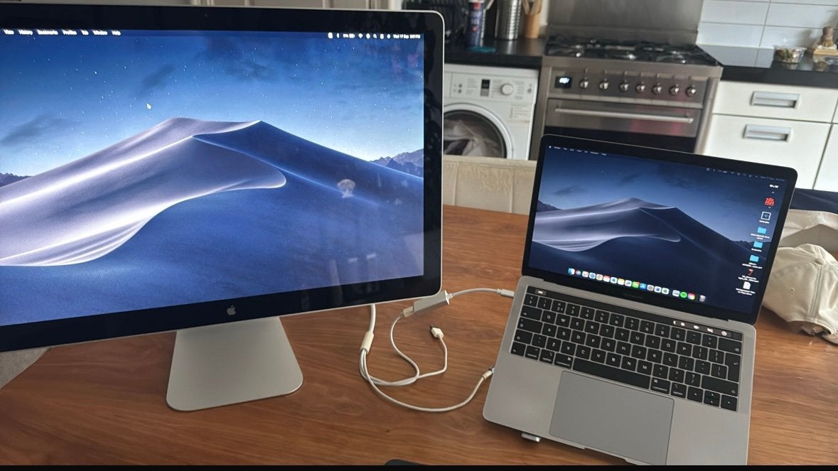 Foto 2 van Apple LED Cinema Display 24 inch – werkend met beeldstoring