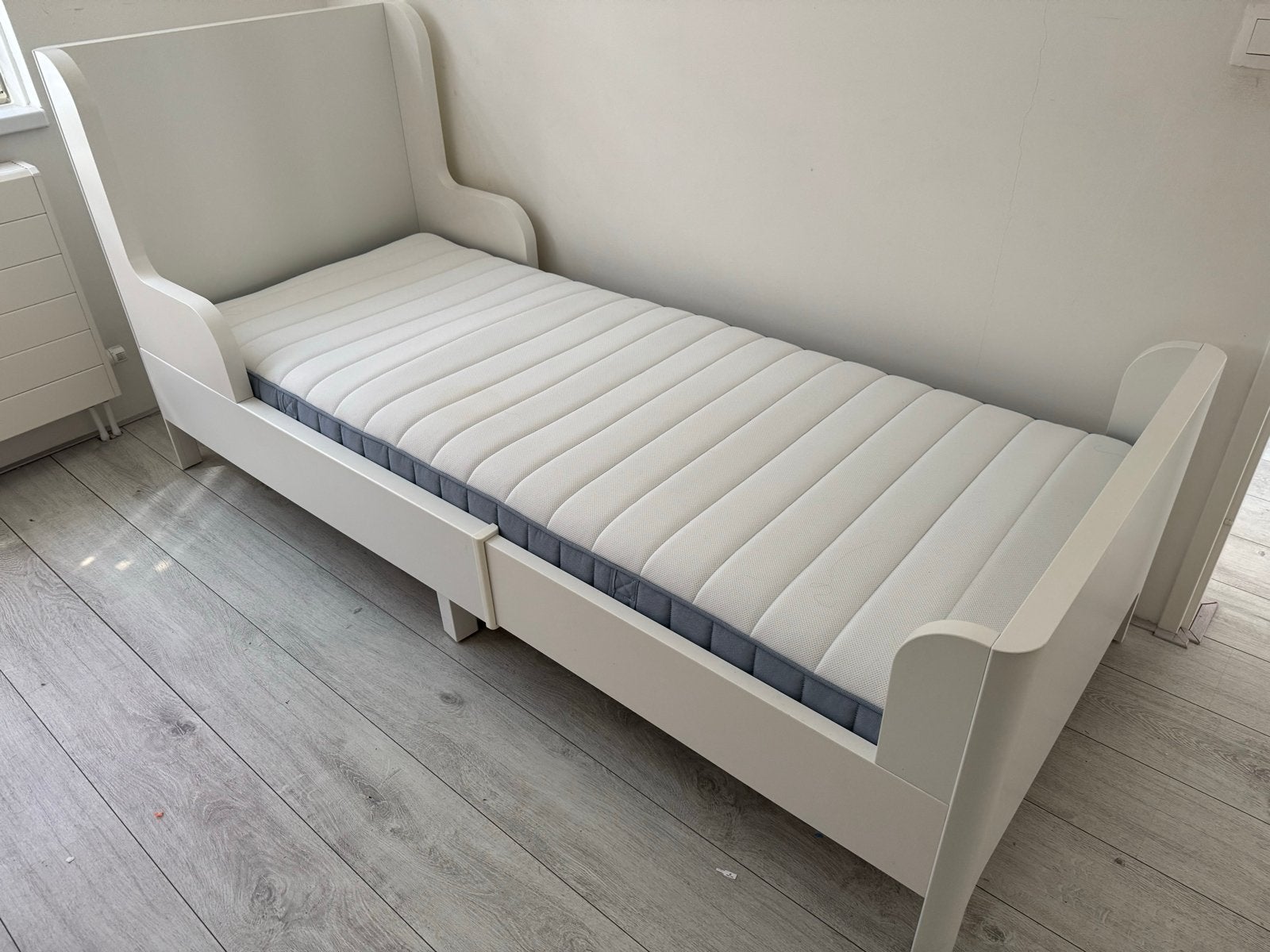 IKEA Busunge meegroei bed + Valevag matras (1 jaar oud), 70 tot 85 cm, Ophalen of Verzenden, Zo goed als nieuw, Lattenbodem