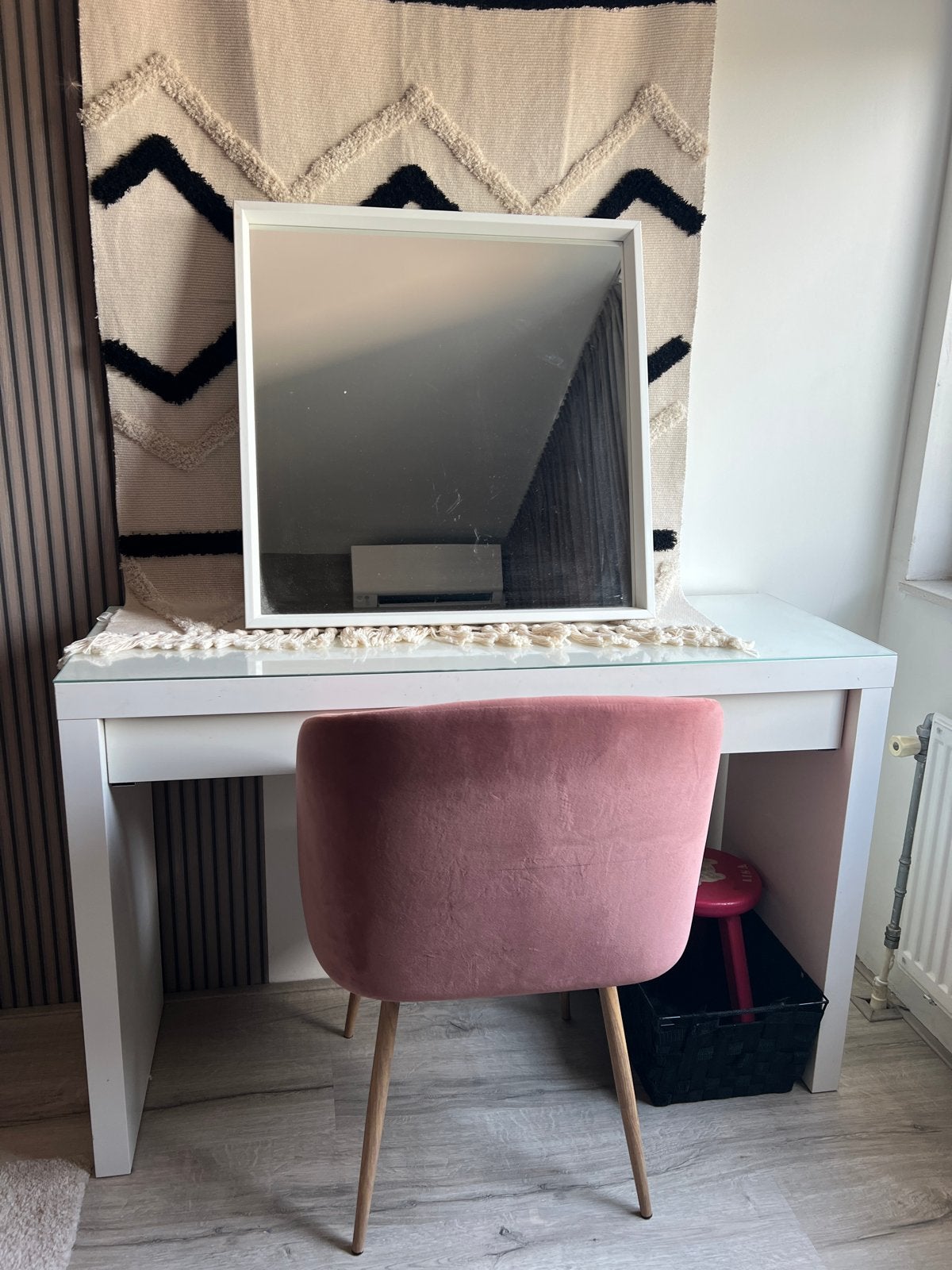 Witte kaptafel met spiegel en roze stoel, Ophalen, Gebruikt, 100 tot 150 cm, Minder dan 100 cm