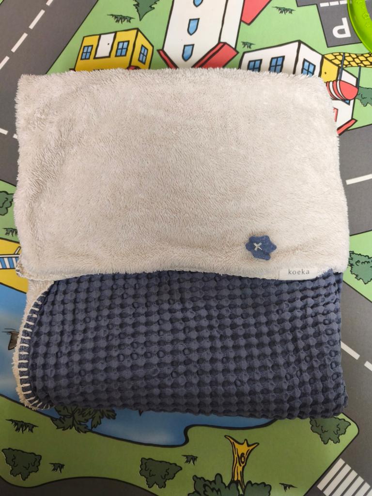 Koeka dekentje grijs, Kinderen en Baby's, Ophalen, Zo goed als nieuw, 100 cm of meer, Deken