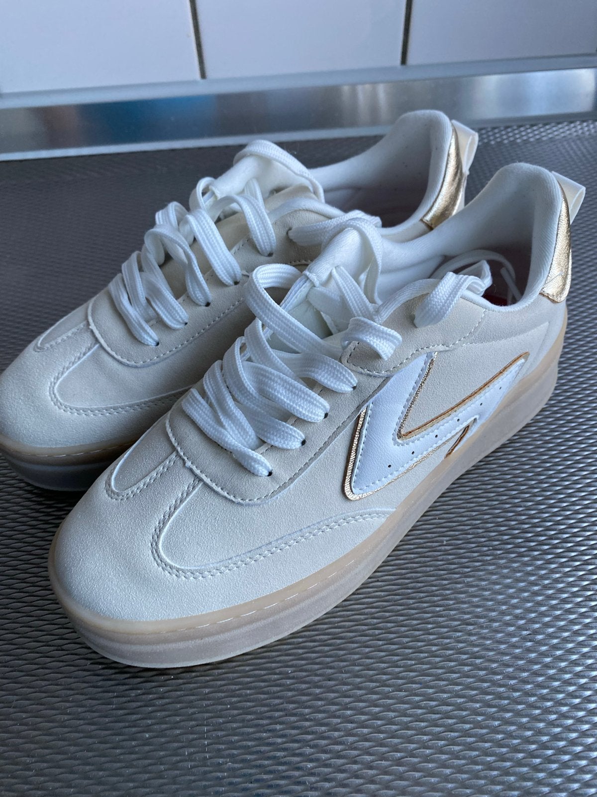 Nieuwe Scapino sneakers maat 40, Ophalen of Verzenden, Nieuw, Beige, Sneakers of Gympen