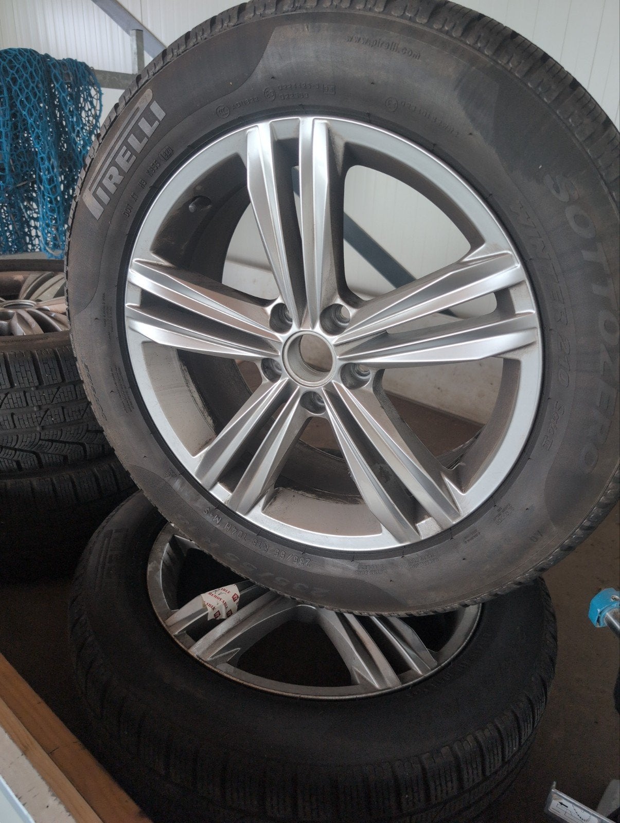 Pirelli Sottozero winterbanden met velgen vw tiguan, Ophalen, Banden en Velgen, Winterbanden, 235 mm
