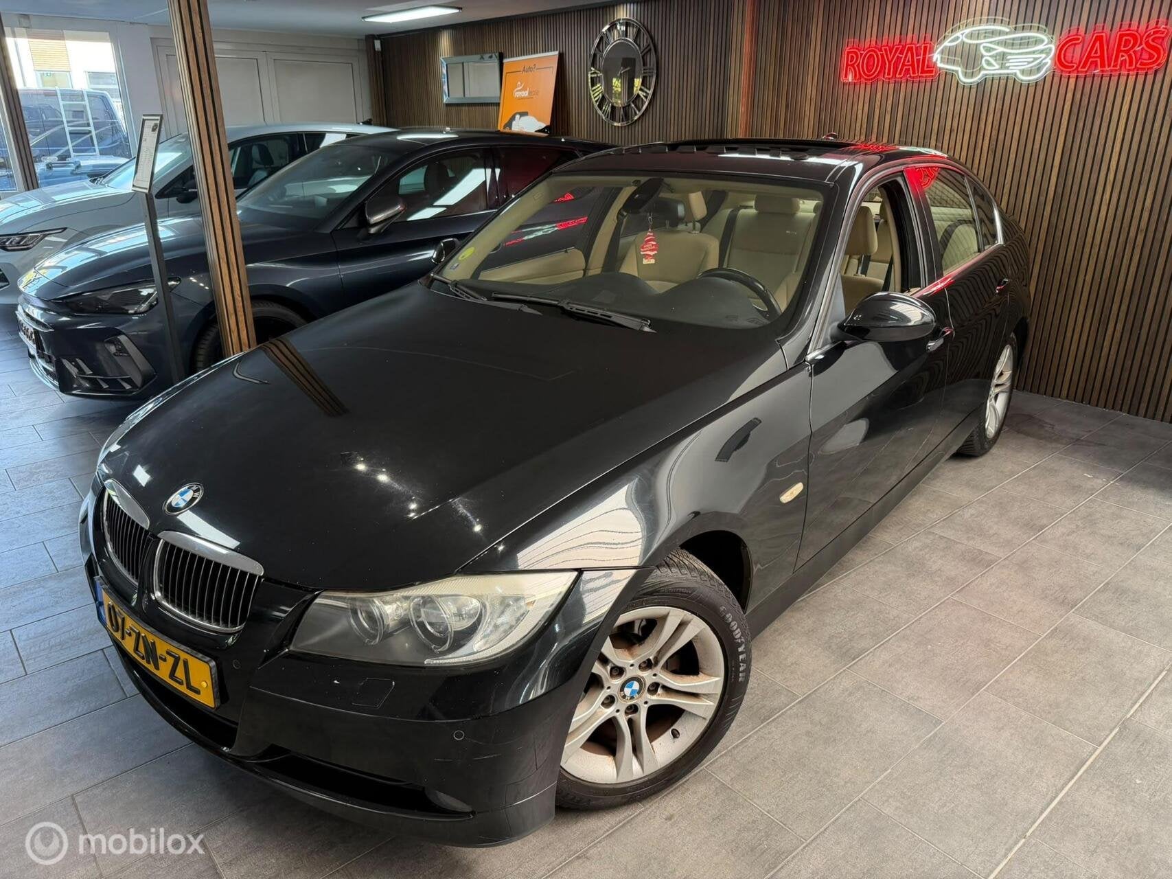 BMW 3-serie 316i High Executive|Pano|Navigatie| Org NL Auto., Auto's, Gebruikt, 4 cilinders, Origineel Nederlands, Bedrijf