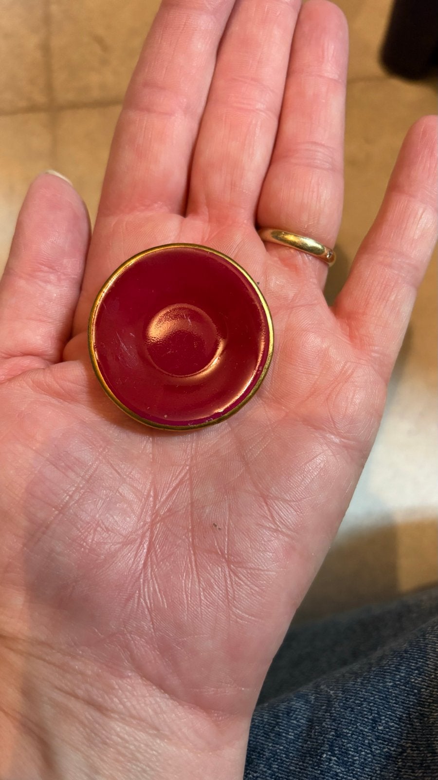 Miniatuur porseleinen schotel - Rood met gouden rand, Antiek en Kunst, Ophalen of Verzenden