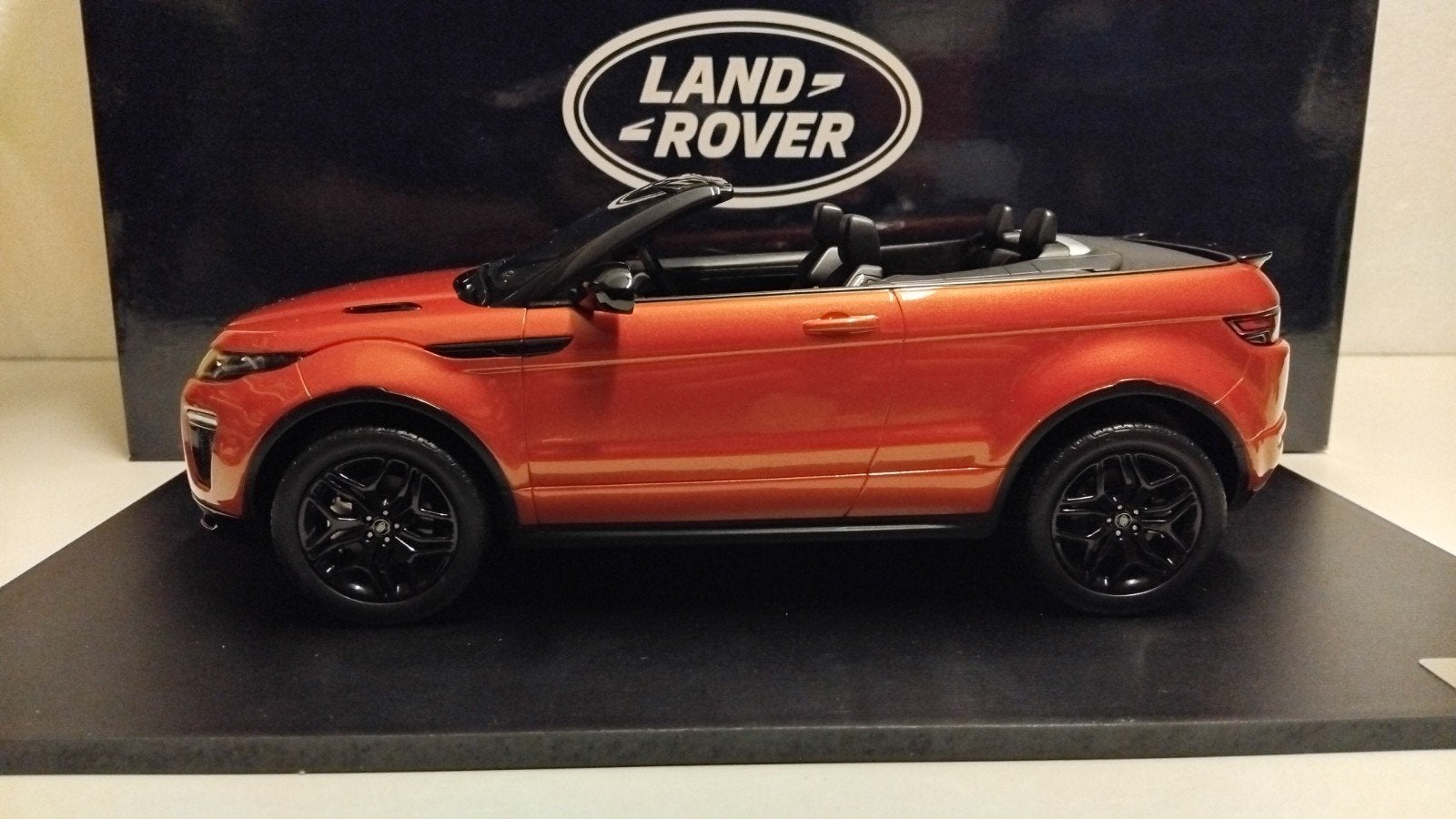 Range Rover Evoque convertible cabriolet Phoenix orange 1:18, Ophalen of Verzenden, Zo goed als nieuw, Auto, Overige merken