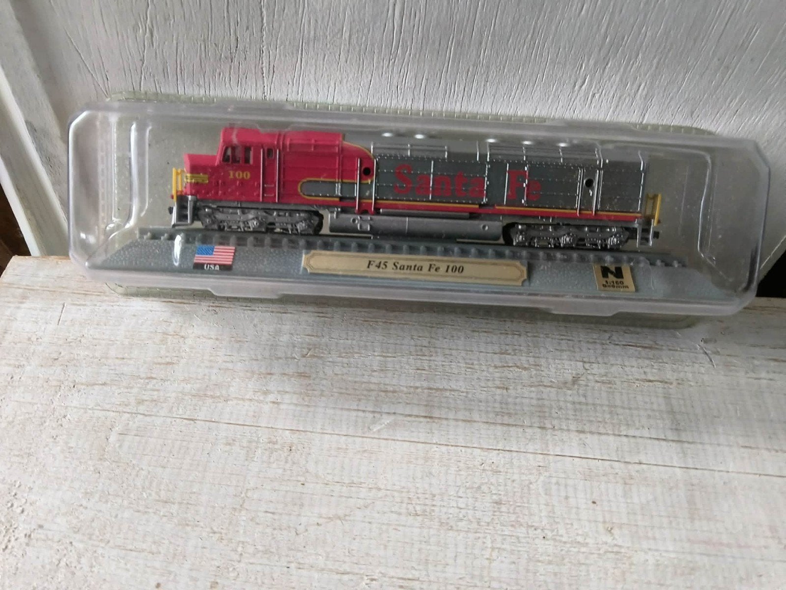 N-spoor F45 Santa Fe 100 locomotief - Zo goed als nieuw, Ophalen of Verzenden, Zo goed als nieuw, Locomotief, Overige merken