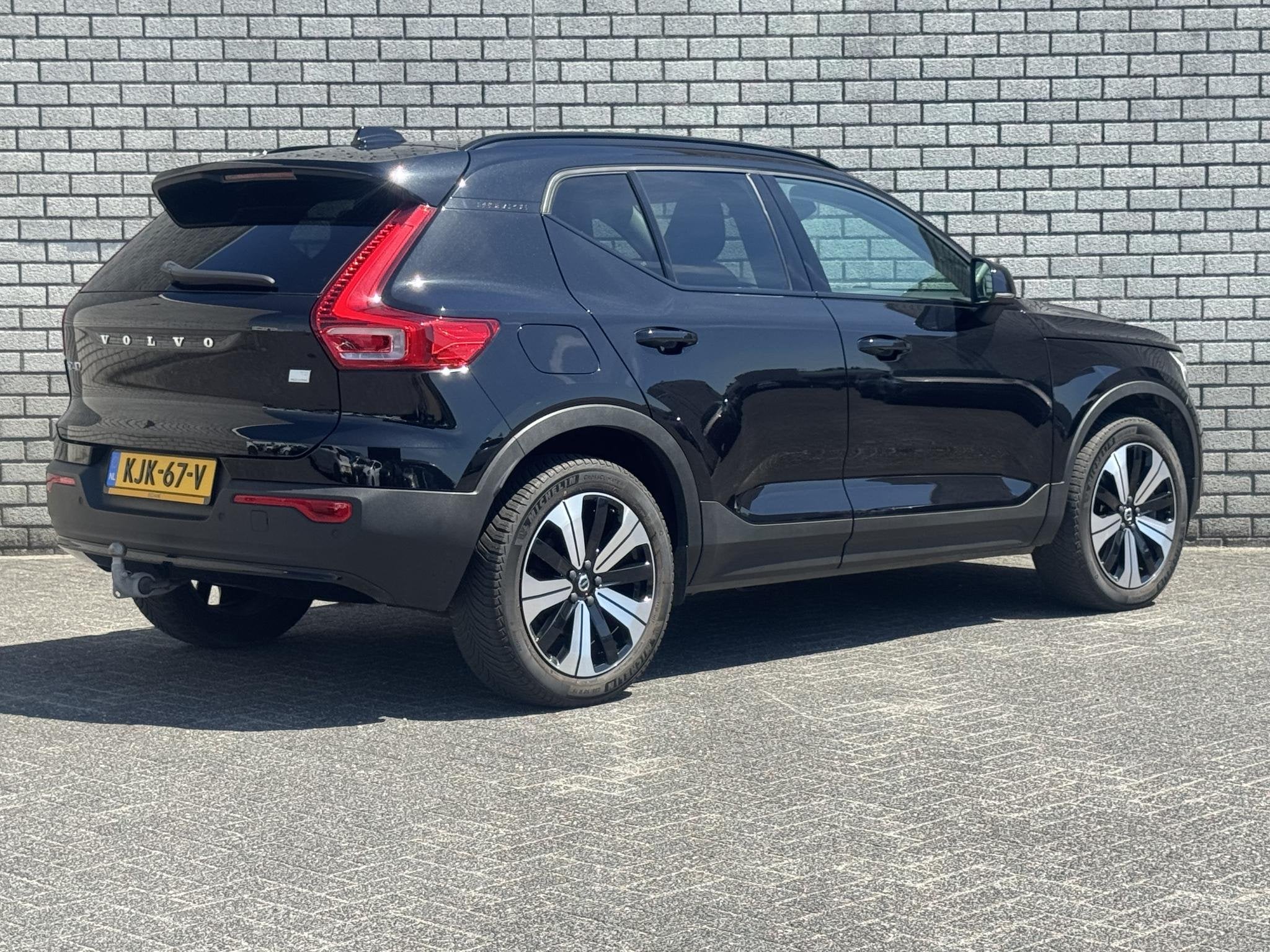 Volvo XC40 1.5 T5 Plug-in Hybrid Ultimate Dark | Trekhaak |, Auto's, Met garantie (alle), 179 pk, Zwart, Hybride Elektrisch/Benzine