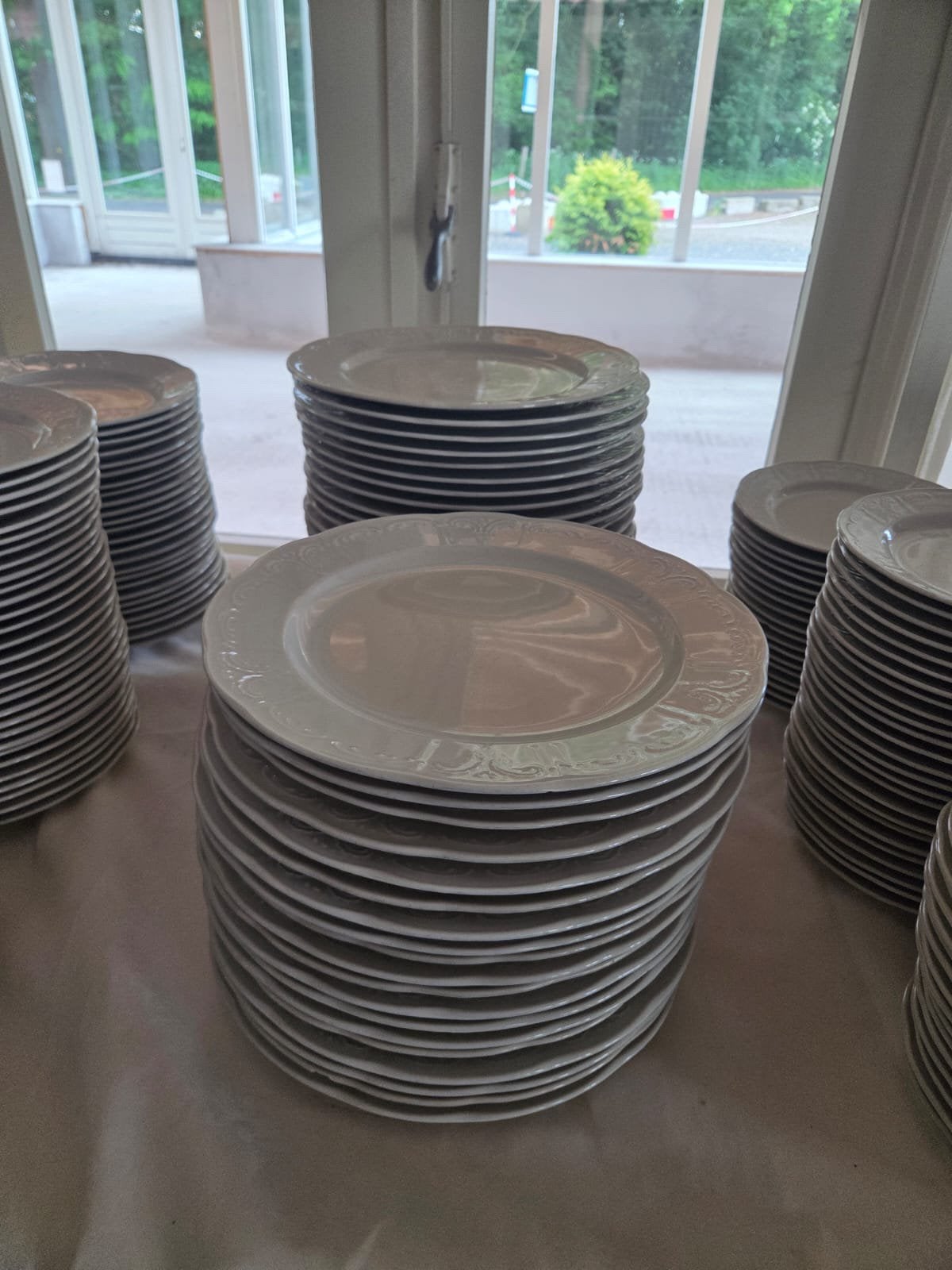 Lilien Bellevue horeca servies – Platte borden 31 cm, Ophalen, Porselein, Overige stijlen, Bord(en)