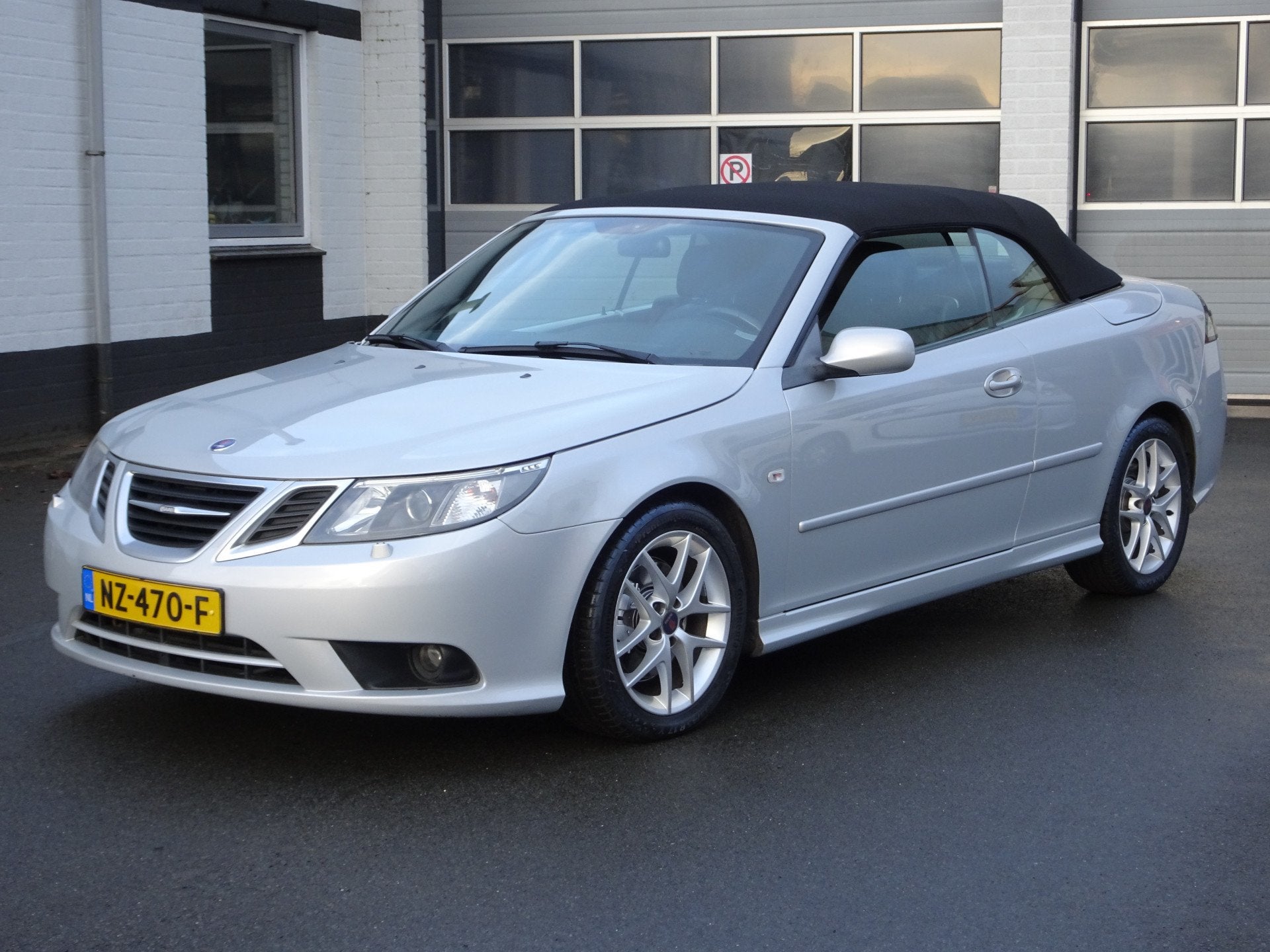 Saab 9-3 Cabrio 2.0t Vector Spring Edition Automatische airc, 1998 cc, Zwart, 4 cilinders, Cabriolet