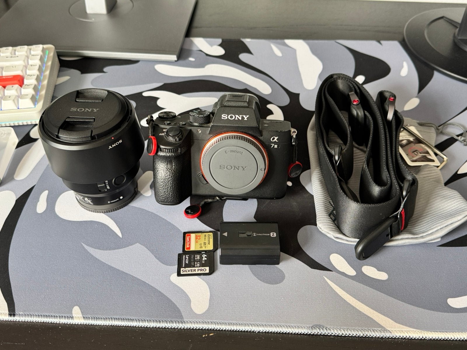 A7iii + 85mm f1.8 + accu, sd kaarten en peak design slide, Ophalen of Verzenden, Zo goed als nieuw, Sony, Geen optische zoom