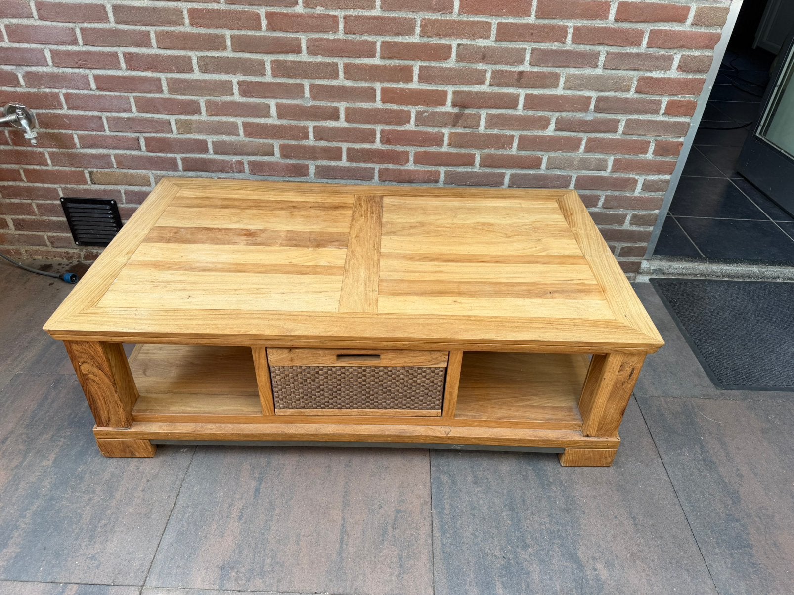 ZEER MOOIE TEAK HOUTEN SALONTAFEL MET LEUKE LADES, Huis en Inrichting, Ophalen, 100 tot 150 cm, Teakhout, 50 tot 100 cm
