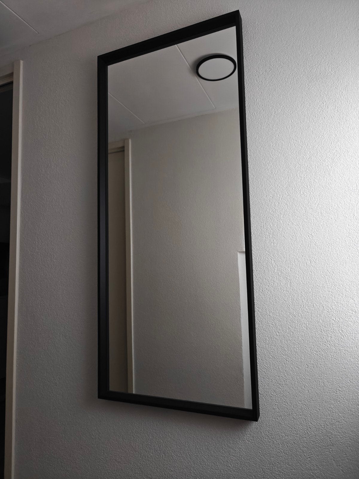 Ikea Nissedal spiegel zwart, Huis en Inrichting, Woonaccessoires | Spiegels, Ophalen, 100 tot 150 cm, Zo goed als nieuw, Rechthoekig