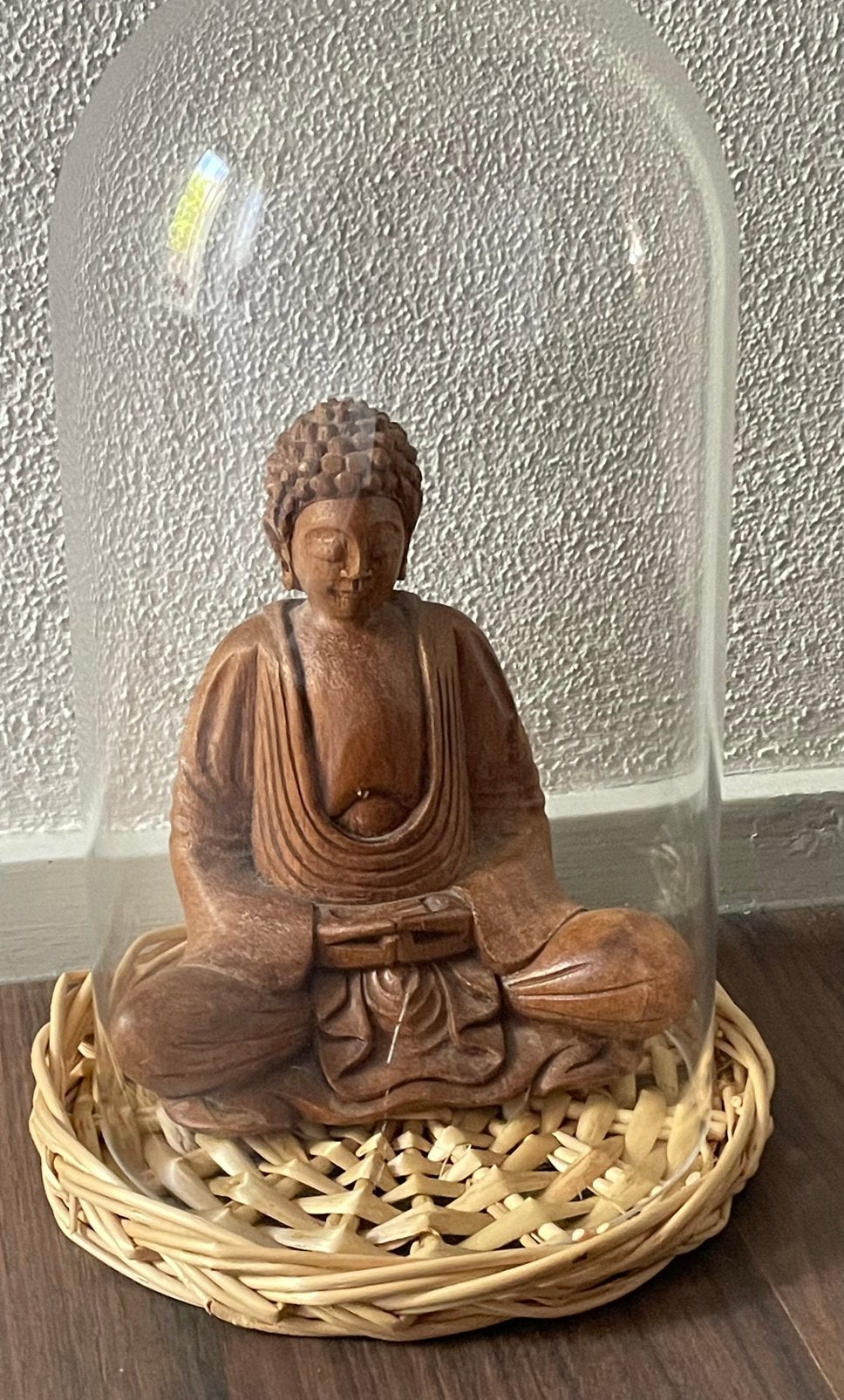 Houten Boeddha beeld  in glazen stolp 27 cm., Ophalen of Verzenden, Zo goed als nieuw