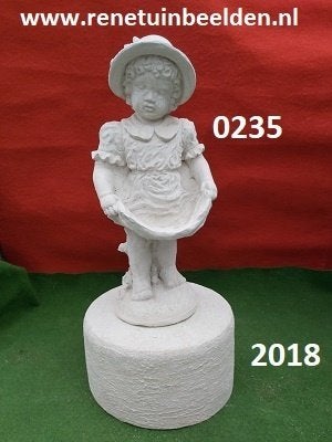 Meisje met jurkje met zuil.  nr 0235 & 2018, Ophalen, Nieuw, Beton, Mensenbeeld