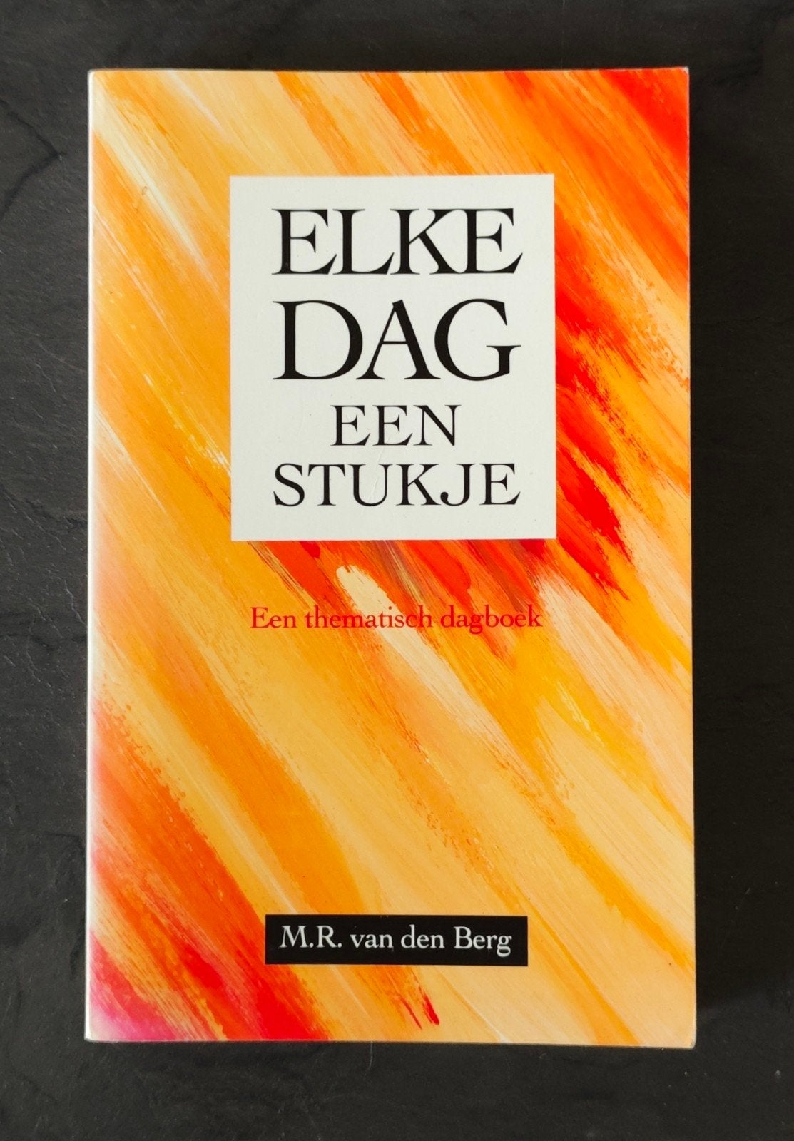 M.R. van den Berg - Elke dag een stukje, Boeken, Ophalen of Verzenden, Zo goed als nieuw, M.R. van den Berg