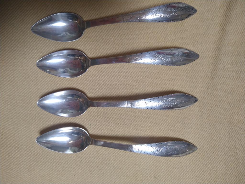 Antieke lepeltjes 2egehalte zilver 833, Ophalen