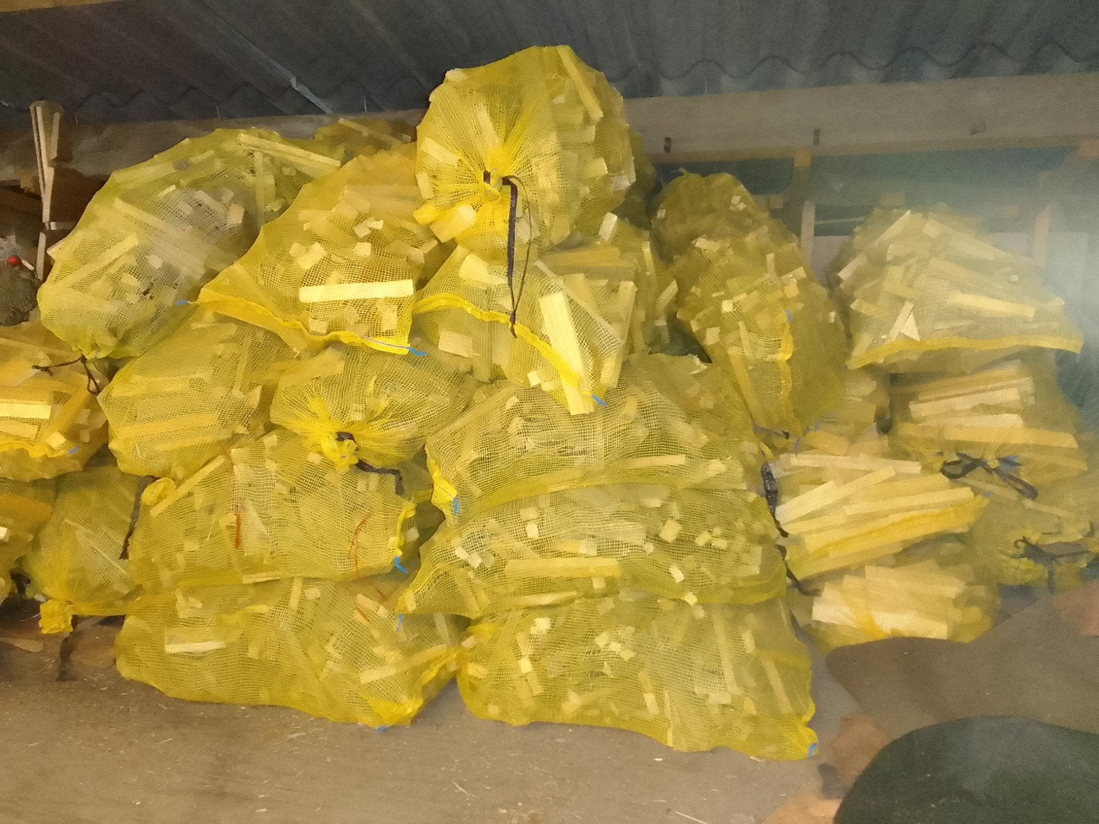 Aanmaak hout brandhout in 12 kilo net zakken, 3 tot 6 m³, Ophalen