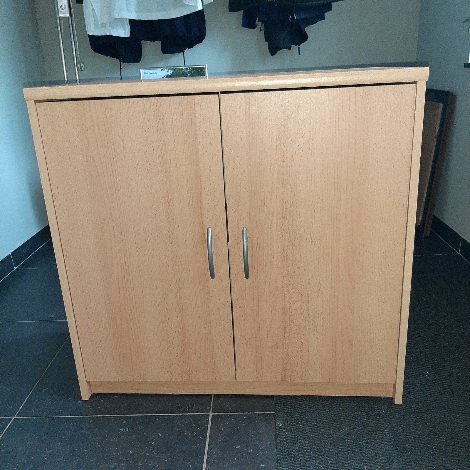 Kastje, beuken fineer, met twee deuren, Ophalen, Gebruikt