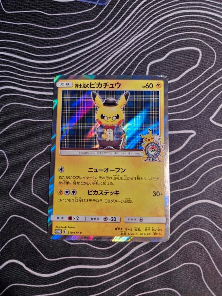 Gentleman Pikachu 210/SM-P Pokemon Kaart, Ophalen, Zo goed als nieuw