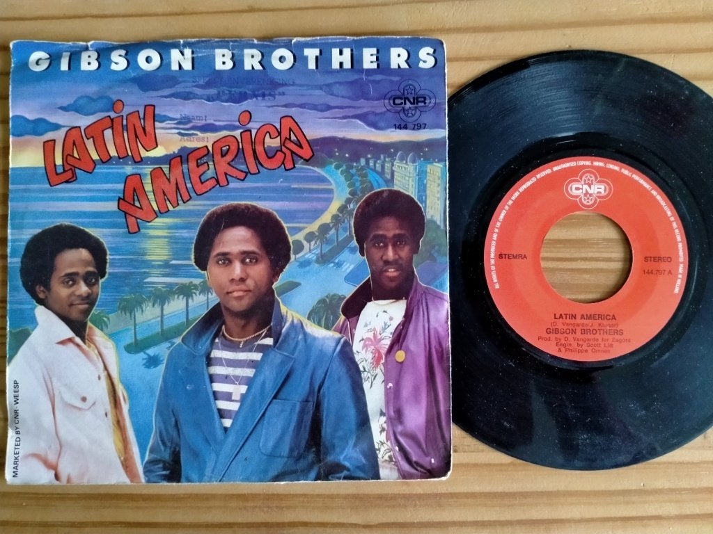 Single  -  Gibson Brothers  -  Latin America  -  1980, Pop, 7 inch, Zo goed als nieuw, Fotohoes