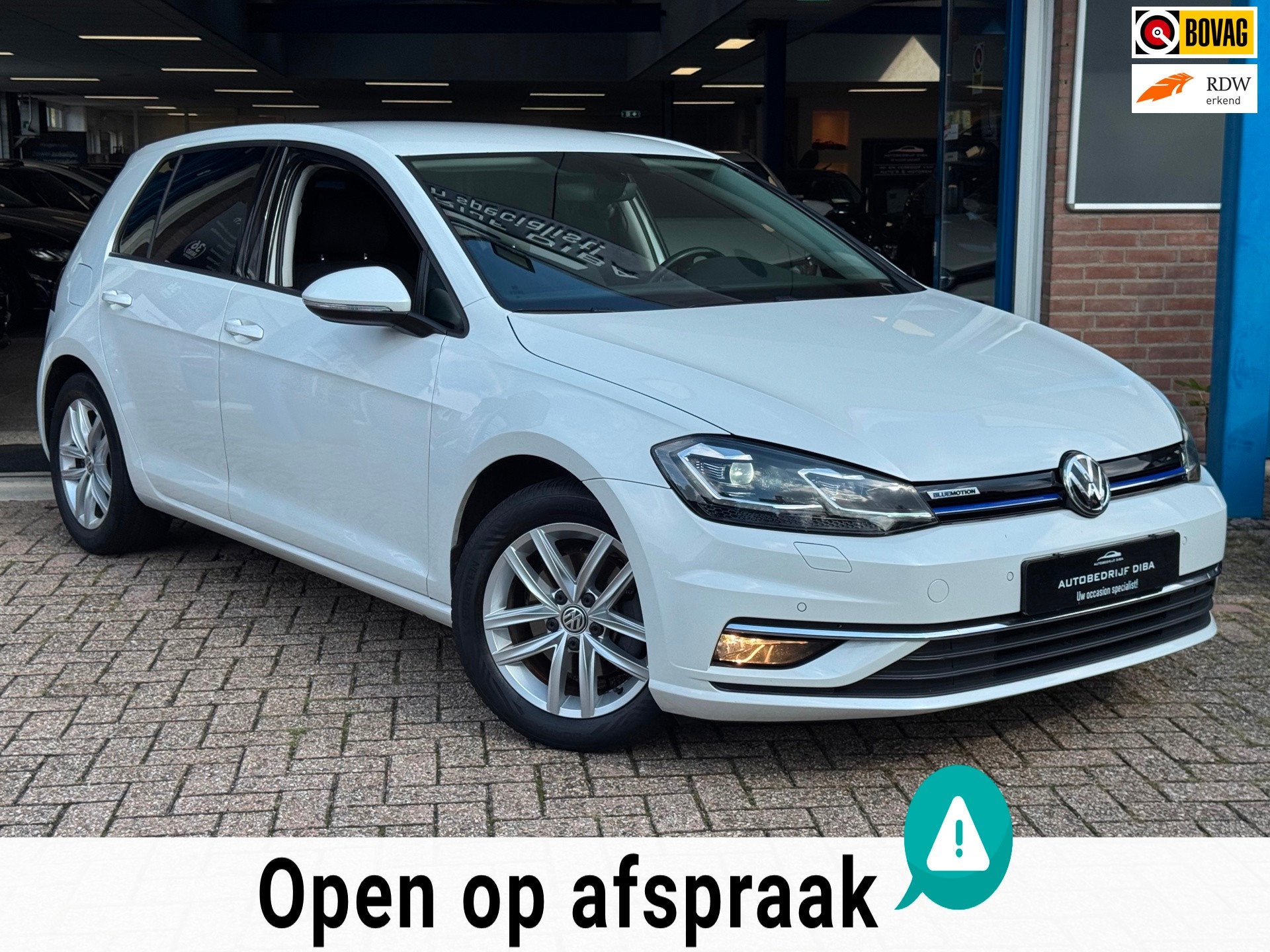 Volkswagen Golf 1.5 TSI Comfortline Business AUT CARPLAY NAP, Auto's, Dealer onderhouden, Stof, 4 cilinders, Wit