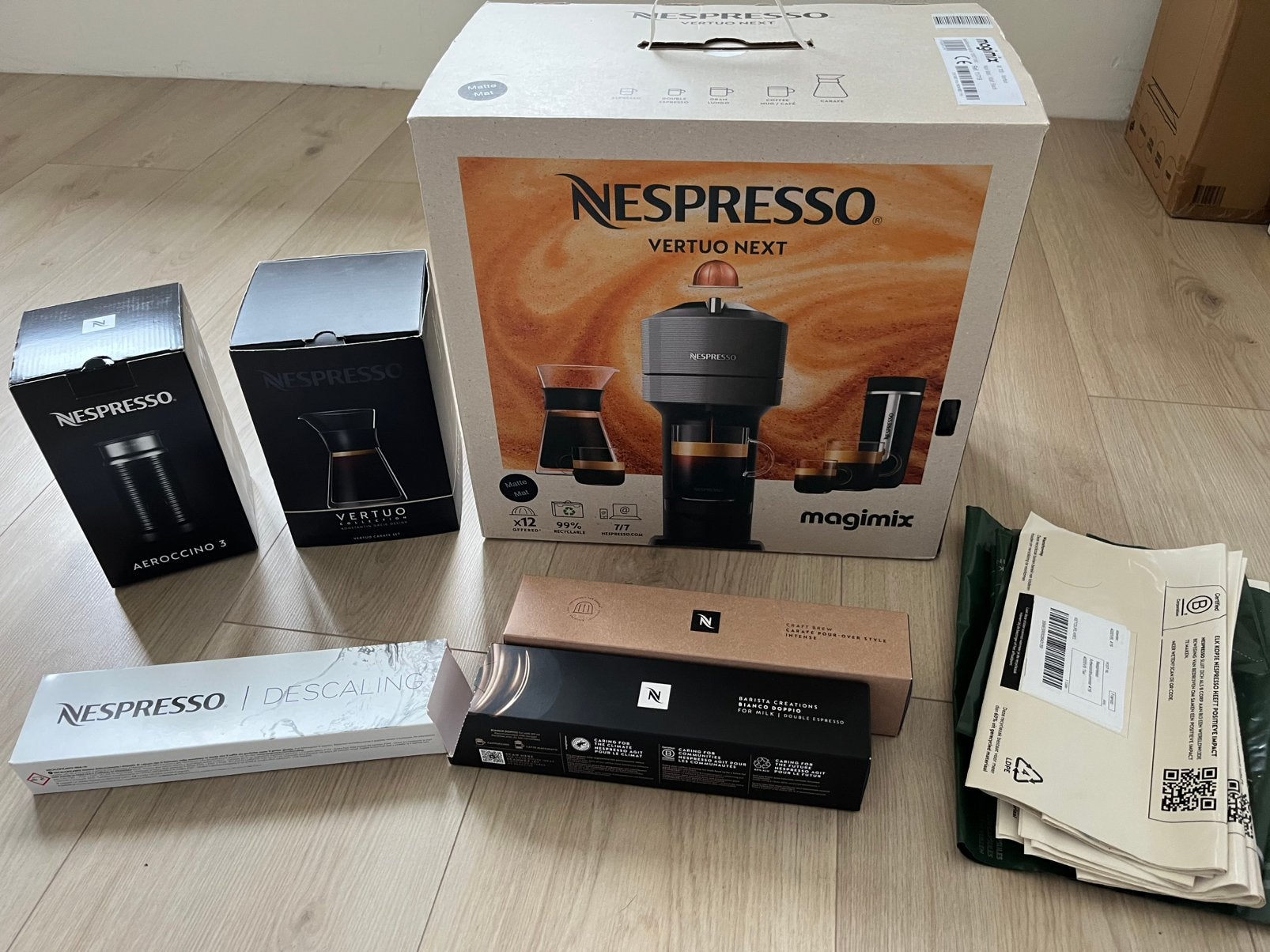 Nespresso Vertuo Next met toebehoren, Ophalen, Koffiemachine, Zo goed als nieuw, 2 tot 4 kopjes