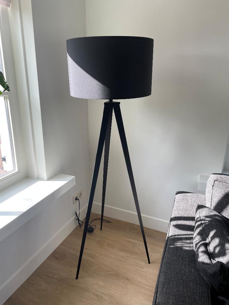 Twee vloerlampen Zuiver Tripod, Huis en Inrichting, Lampen | Vloerlampen, Ophalen, Zo goed als nieuw, Metaal, 150 tot 200 cm