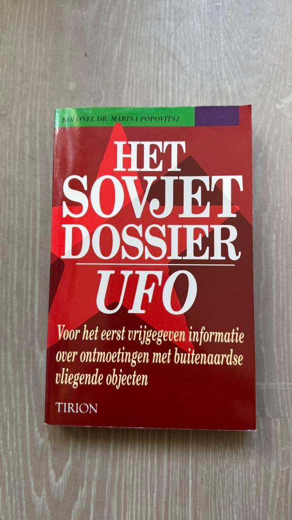 Het Sovjet Dossier UFO - Marina Popovitsj, Boeken, Overige Boeken, Gelezen, Ophalen of Verzenden