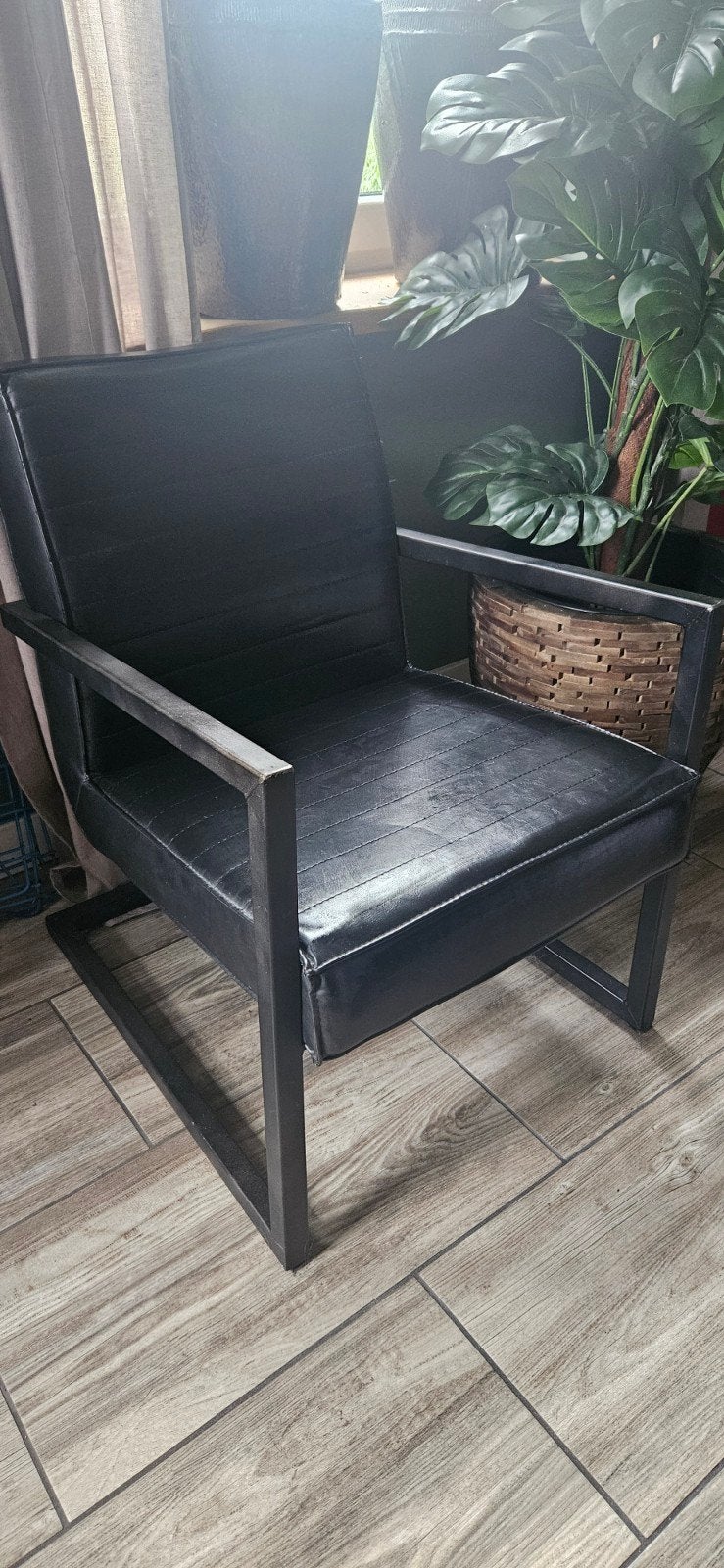 superstoere zwarte industriële fauteuil!, Huis en Inrichting, Fauteuils, Ophalen, Zo goed als nieuw, Minder dan 75 cm, 50 tot 75 cm