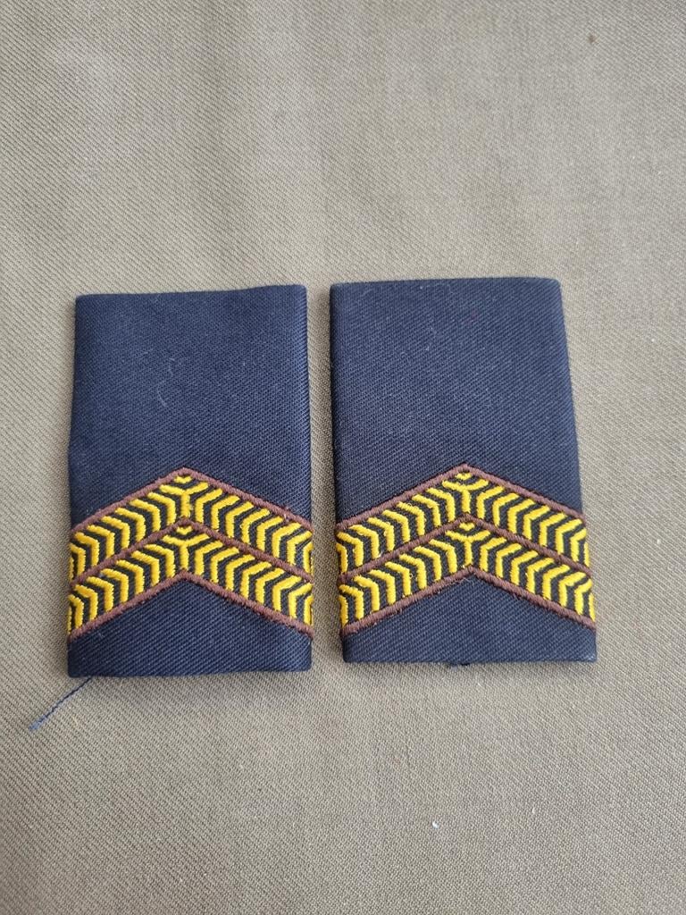 Rangen blouse korporaal 1ste klasse geneeskundige dienst, Ophalen of Verzenden, Landmacht, Nederland, Embleem of Badge