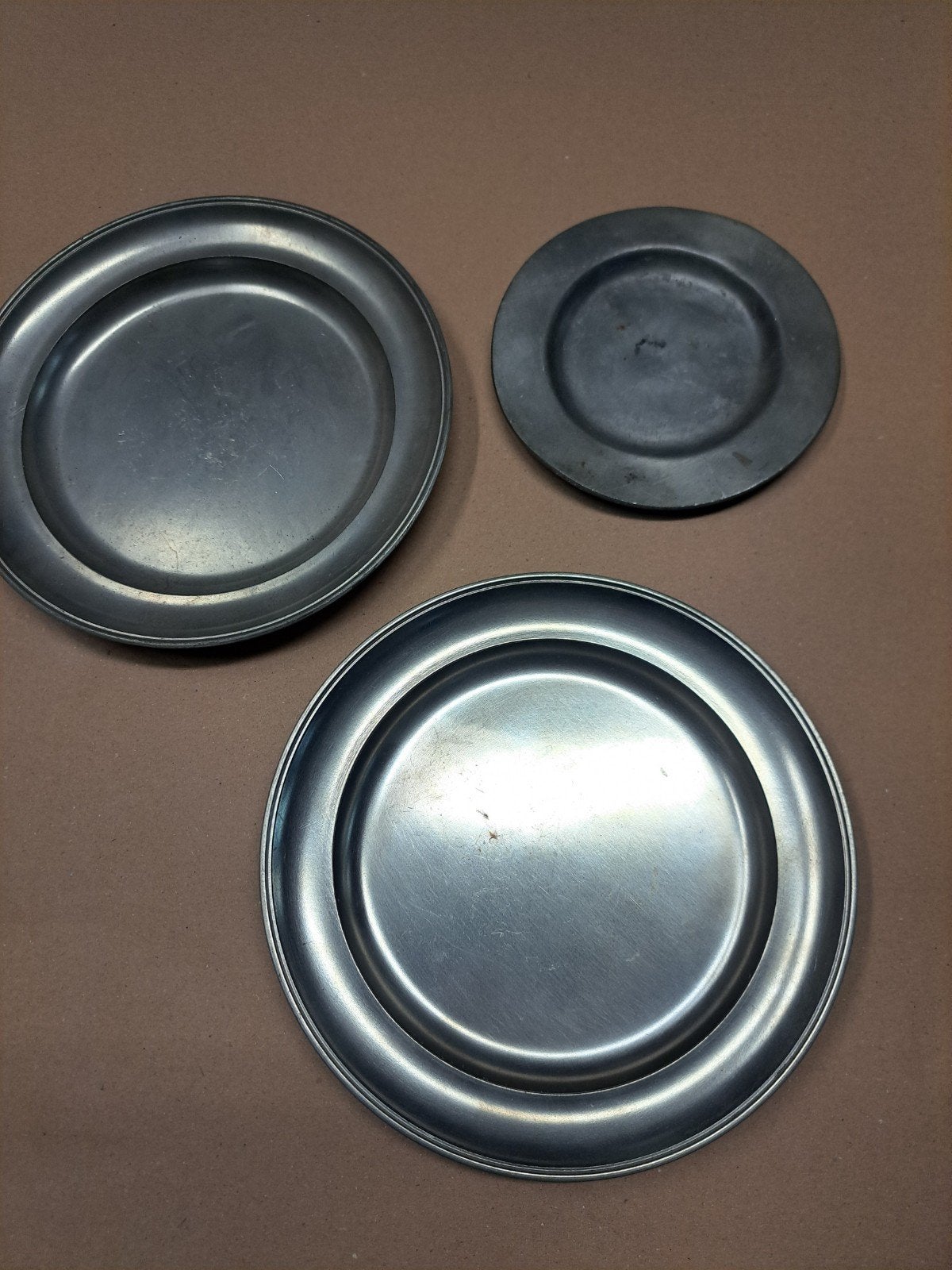 Set van 3 tinnen borden: 2x 215 mm, 1x 150 mm, Antiek en Kunst, Ophalen of Verzenden