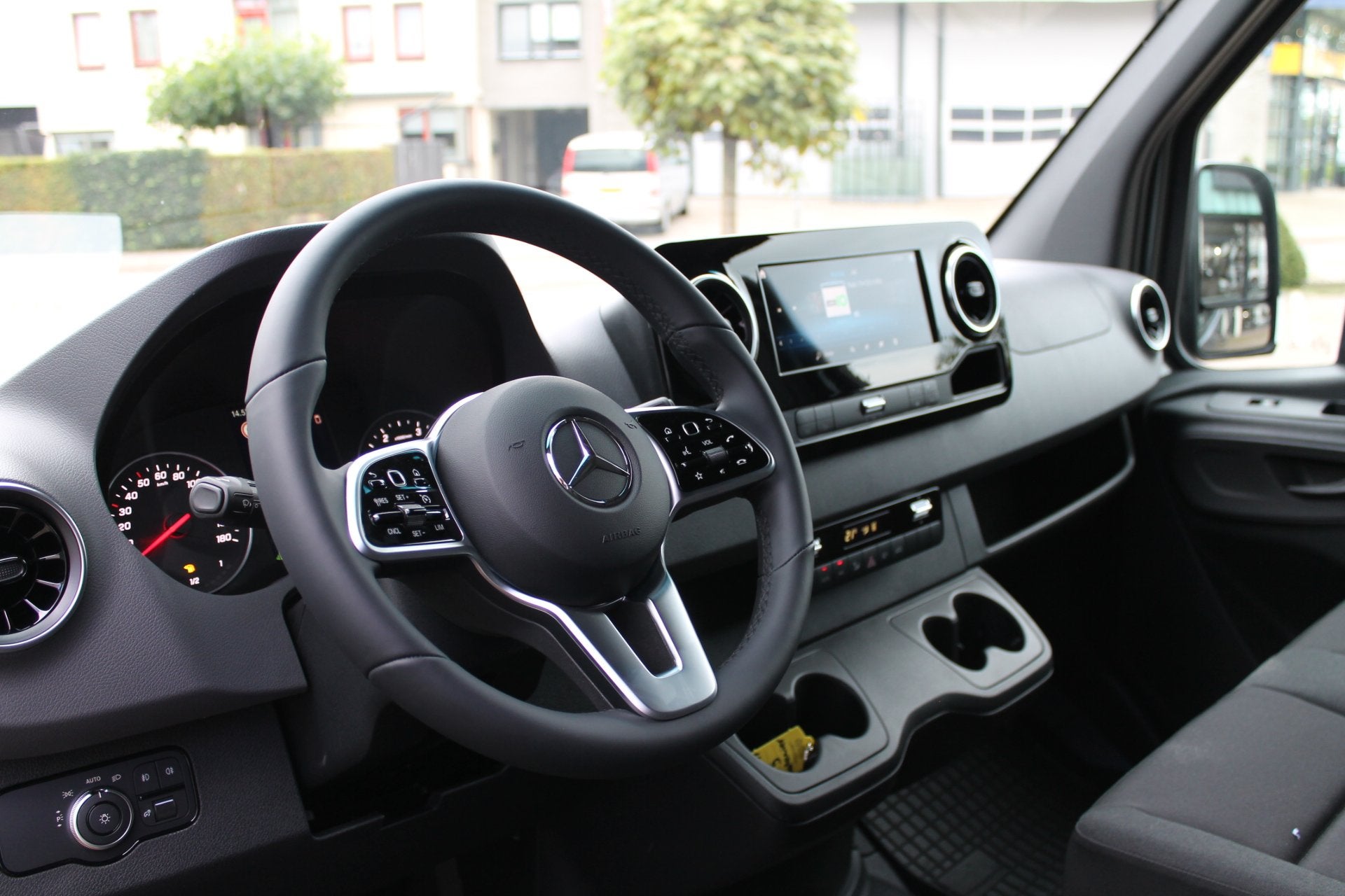 Mercedes-Benz Sprinter 319 CDI L2H2 BPM vrij 360° ALARM KL3, Gebruikt, Zwart, Met garantie (alle), Bedrijf