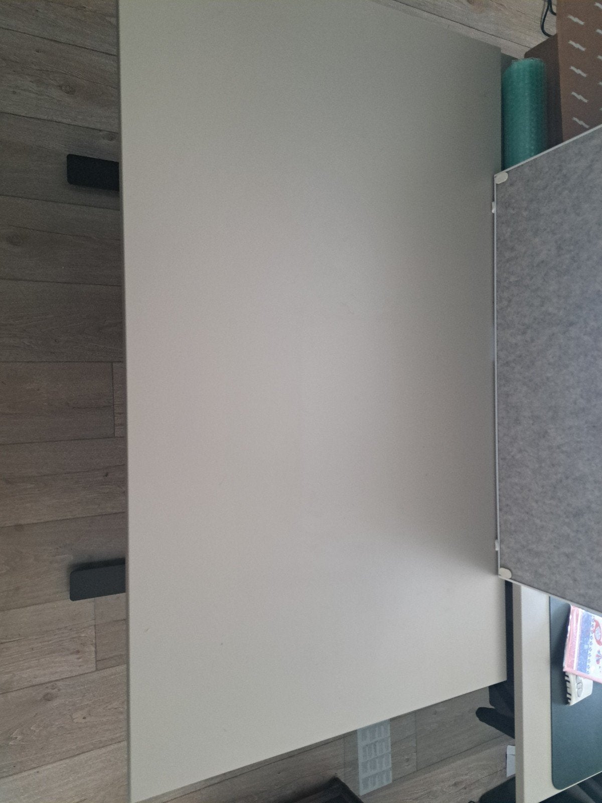 3x IKEA TROTTEN Zit/Sta Bureau - Zwart Onderstel, Beige Blad, Ophalen, Zit-sta bureau, 120 cm, In hoogte verstelbaar