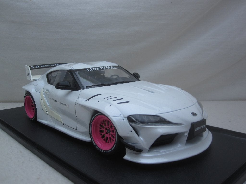 Toyota GR Supra Liberty Walk 2025 Wit/roze 1:18 Solido, Ophalen of Verzenden, Nieuw, Auto, Solido