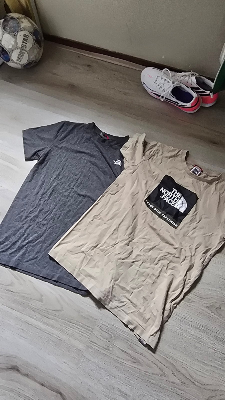 2 The North Face T-shirts - XL (valt klein), Verzenden, Maat 56/58 (XL), Grijs, Gedragen