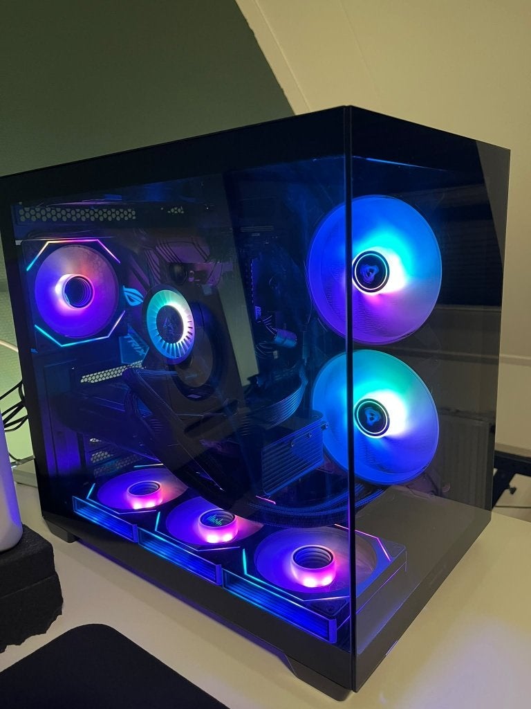 Gaming PC (9060XT 8GB - 5800X - 32GB RAM - 512GB SSD), 32 GB, Zelf gebouwde pc, Zo goed als nieuw, AMD Ryzen 7