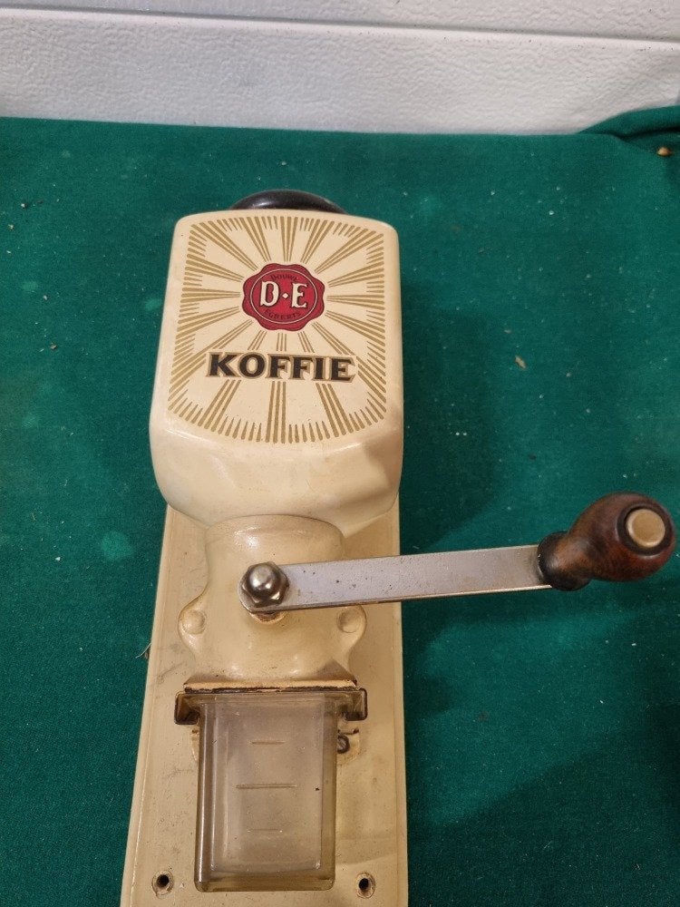 wandkoffiemolen douwe egberts jaren 50, Huis en Inrichting, Ophalen of Verzenden, 'T Olde Gre-j, Info@toldegrej.nl, Endepoelstraat 20f Didam