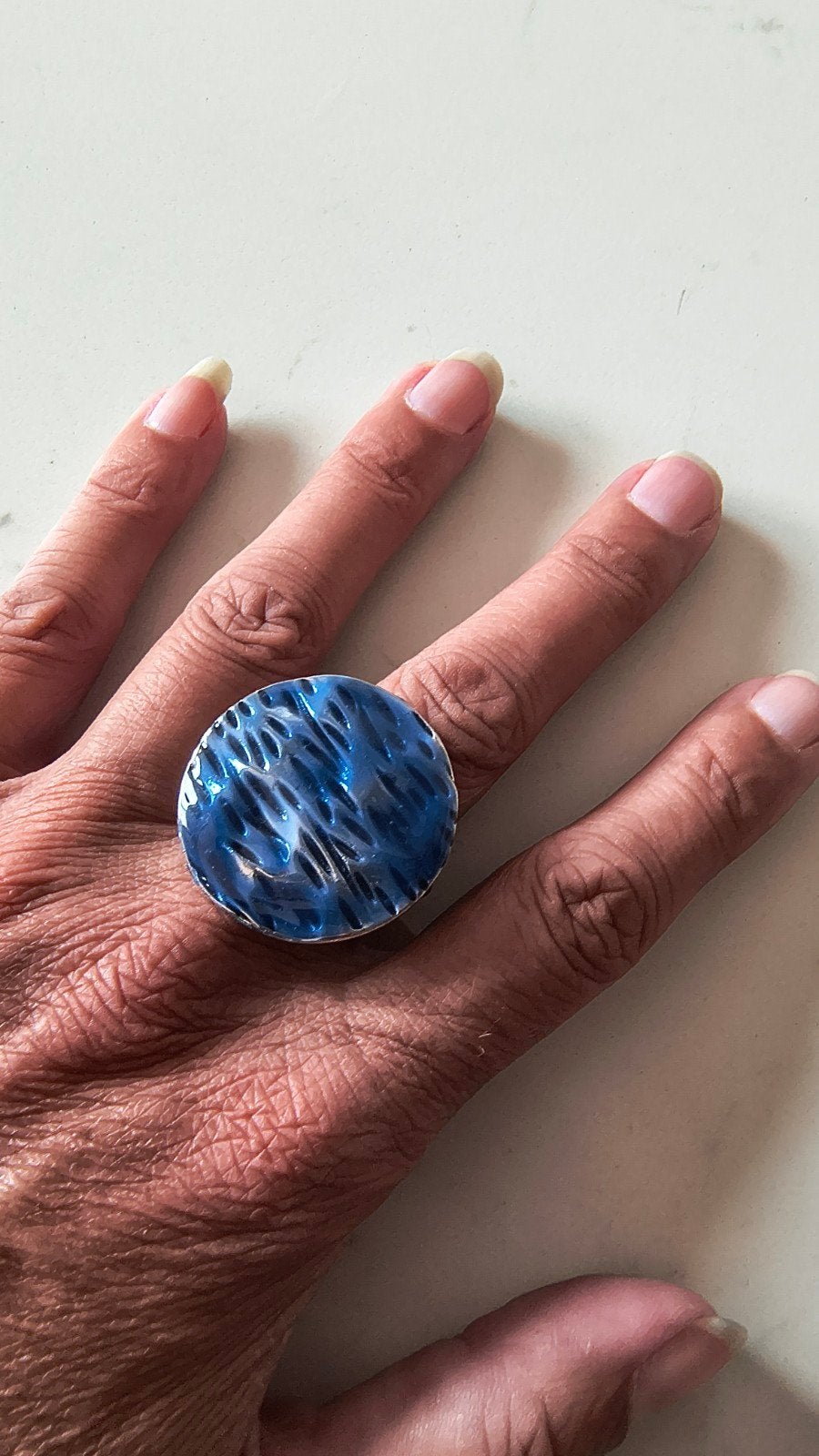 Opvallende Blauwe Ring met Verstelbare Maat, Sieraden, Tassen en Uiterlijk, Ringen, Overige materialen, Blauw, Nieuw, Ophalen of Verzenden