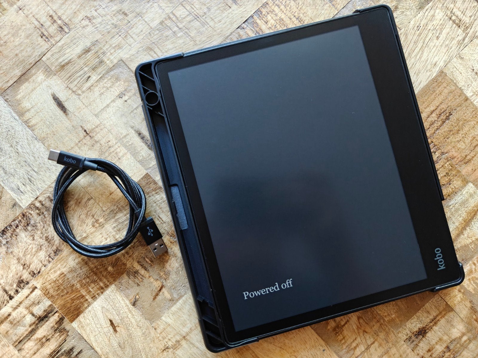 Kobo Elipsa met 32GB opslag en hoesje, Computers en Software, Kobo, Ophalen of Verzenden, Zo goed als nieuw, 16 GB of meer