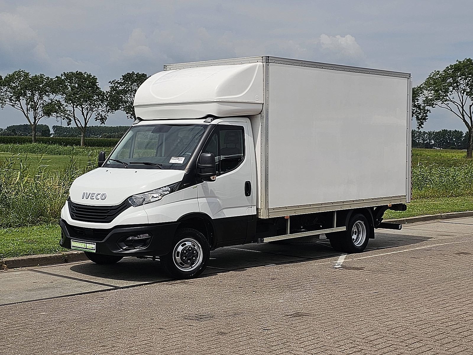 IVECO DAILY 35C16 bakwagen laadklep!, Auto's, Gebruikt, Iveco, 160 pk, Wit