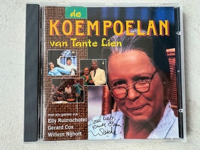 Gesigneerde CD - De Koempoelan van Tante Lien, Ophalen, Overige typen, Zo goed als nieuw, Gesigneerd