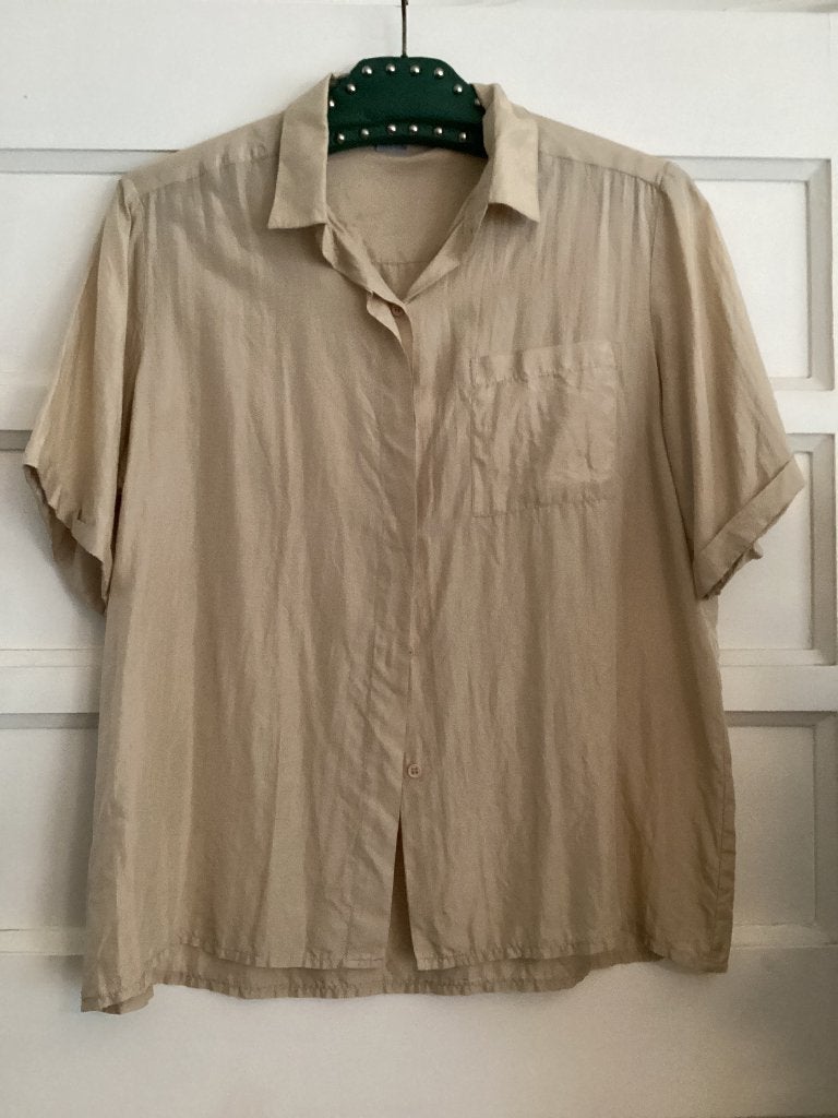 Maat 42 Lady Bee beige 100% zijde zijden blouse bloesje, Kleding | Dames, Blouses en Tunieken, Ophalen of Verzenden, Zo goed als nieuw