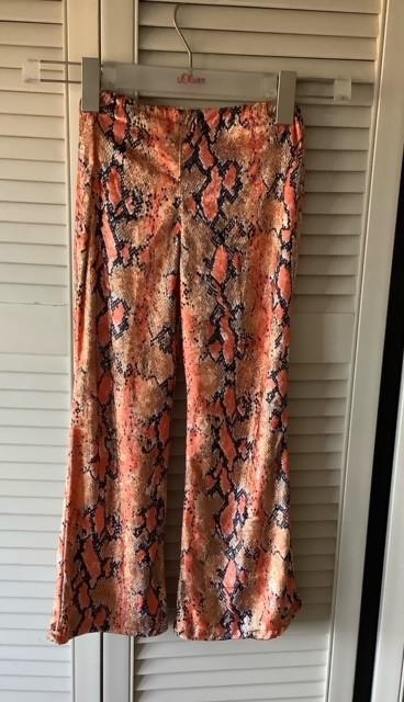 Nieuwe oranje slangenbroek maat 140 carnaval, Ophalen of Verzenden, Nieuw, Jongen of Meisje, Broek